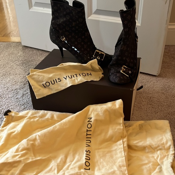 Louis Vuitton monogram ankle boots - Picture 3 of 12